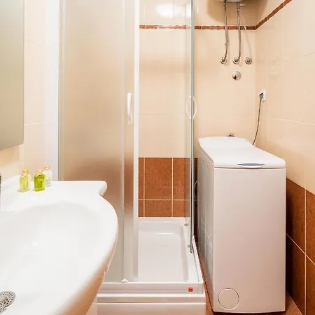 Downtown Dorian And Nadia Опатия