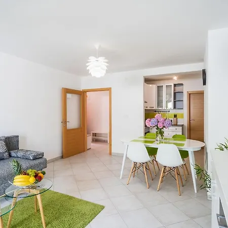 Apartament Downtown Dorian And Nadia *