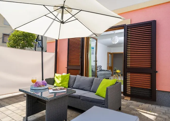 Downtown Dorian And Nadia Abbázia