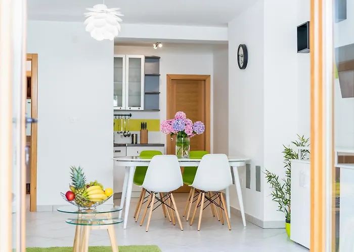 Downtown Dorian And Nadia Apartman