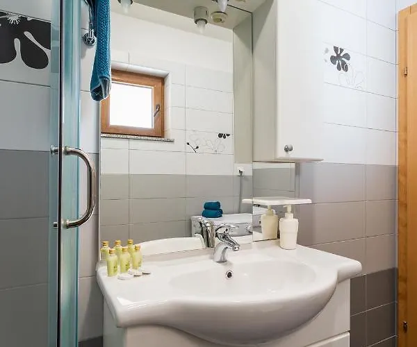 Downtown Dorian And Nadia Apartman *