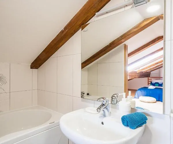 Downtown Dorian And Nadia * Abbázia